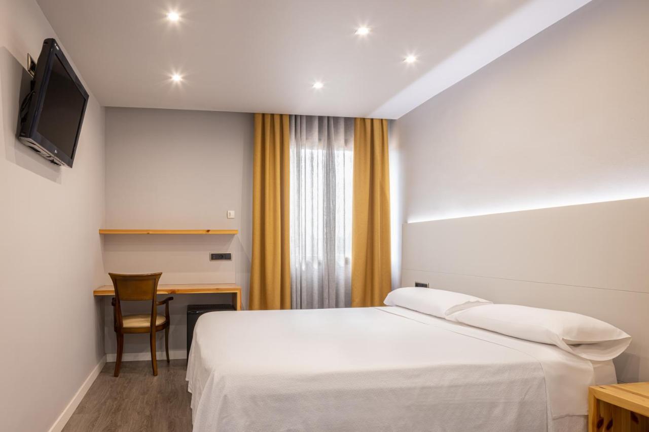 Hotel Restaurant Sol I VI Lavern Екстер'єр фото