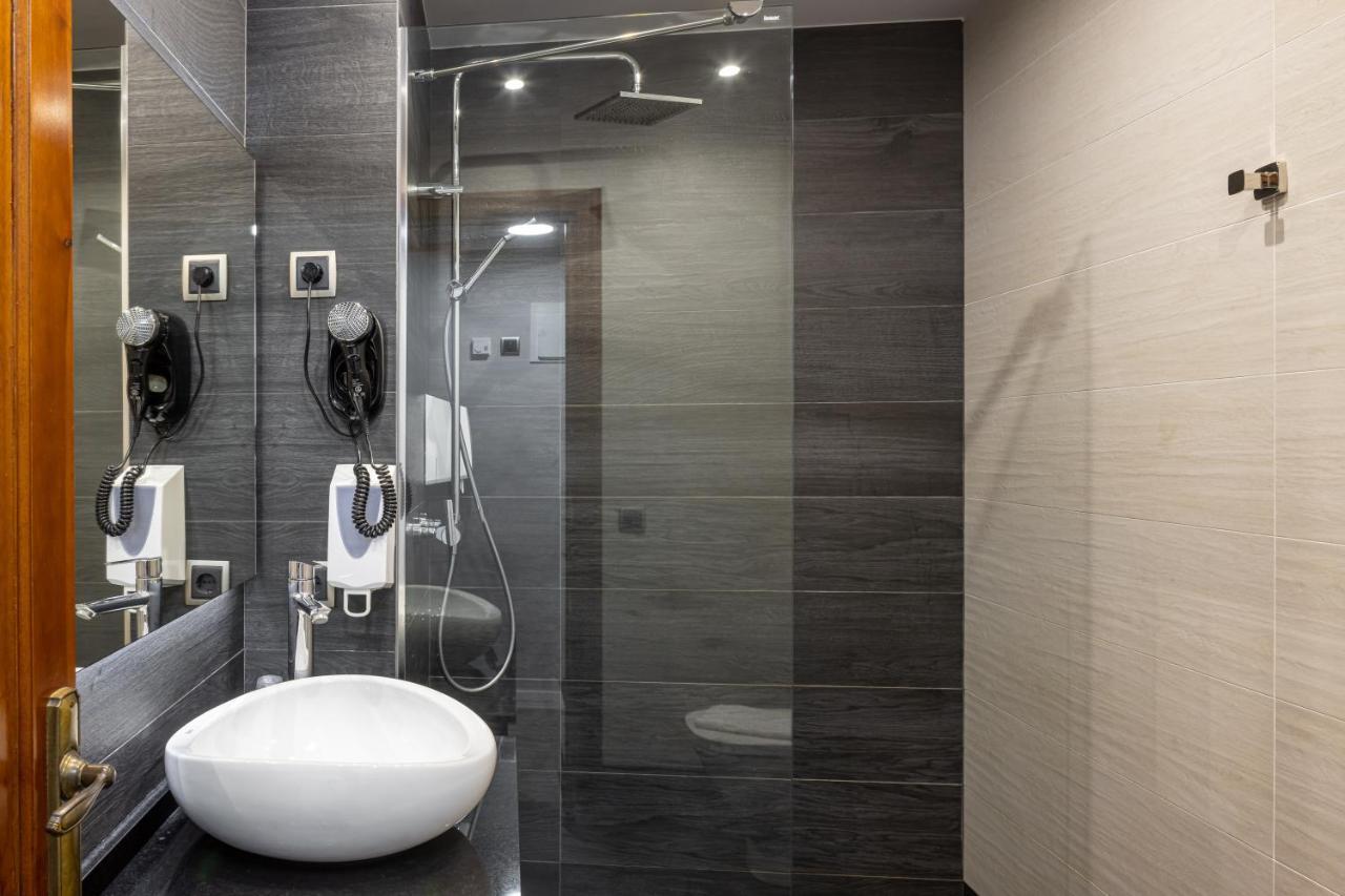 Hotel Restaurant Sol I VI Lavern Екстер'єр фото